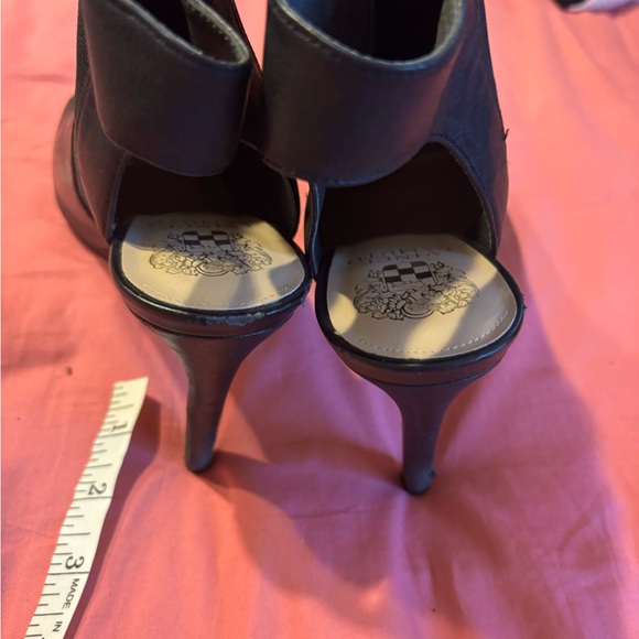 Vince Camuto, leather open toe and open back construction makes this a favorite - Picture 6 of 8